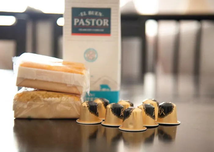 Casa De Flores - Con Jardin Privado Frente A La Playa De 코밀라스